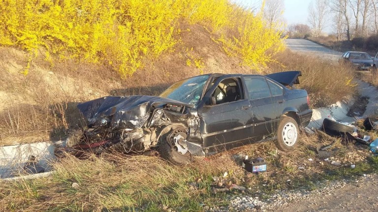 Пиян шофьор без книжка предизвика катастрофа край Шумен, съобщиха от