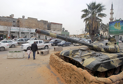 Кадафи влезе в "предградията" на Бенгази