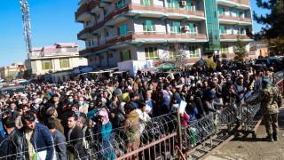 Повече от 28 000 афганистанци са подали молби за временно