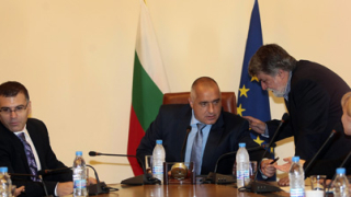 ГЕРБ върви надолу, Борисов и министрите - също