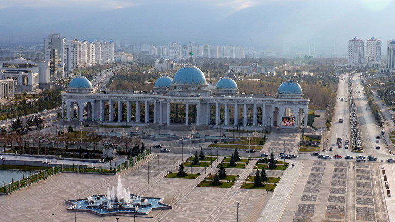 Какъв вирус: Туркменистан забрани думата „коронавирус”
