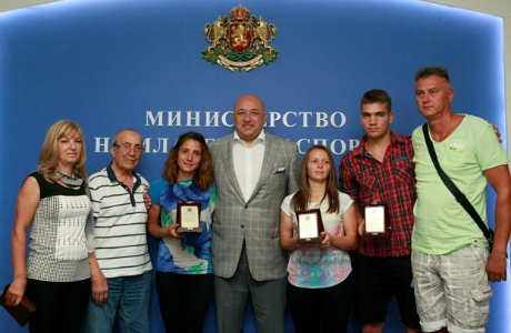 Министър Кралев награди българските спортисти с увреден слух