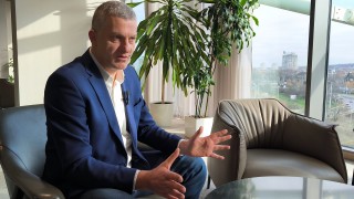 Дълги години секторите на софтуера и отбраната в България не