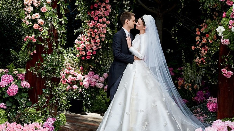 В ексклузивни снимки за Vogue Миранда Кер най-накрая показа сватбената