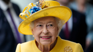Кралица Елизабет направи неочаквано посещение в лондонското метро появявайки се