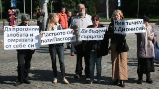 Църквата не е лунапарк, ядосани миряни на Дионисий