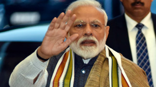 Премиерът на Индия Нарендра Моди пусна в експлоатация първия самолетоносач