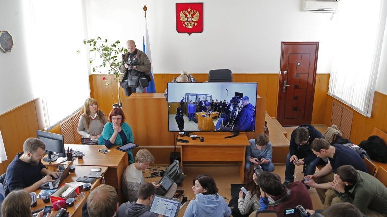 Украйна настоява за освобождаването на Савченко, заяви говорител на Порошенко 