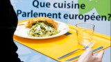  Храните и напитките в Европейския парламент нарастват: Kолко коства евродепутатският обяд от април? 