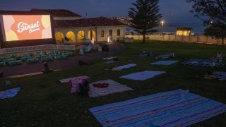 Най малко единадесет души бяха убити а десетки бяха ранени когато