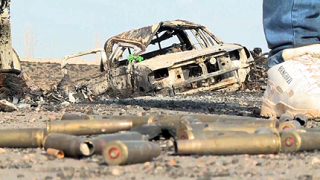 НАТО руши щабквартирата на Кадафи