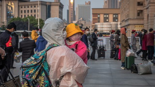 Най малко 65 хиляди души са напуснали китайския град Ухан през