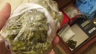 Откриха 1 кг канабис и метамфетамин при рутинна проверка на