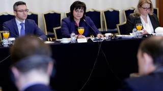 Председателят на НС на БСП Корнелия Нинова проведе работна среща