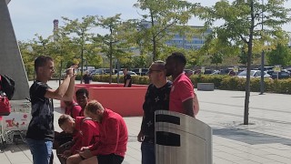 Двама фенове на футбола от Франция посрещнаха ЦСКА на летището