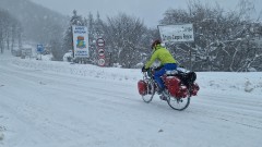 Близо 130 снегорина чистят пътищата в страната