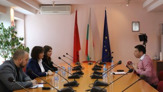 Нинова пред лейбъристи: Само ние имаме приета програма "Визия за Европа"