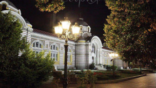 Граждани по халати протестираха в сградата на Централната минерална баня