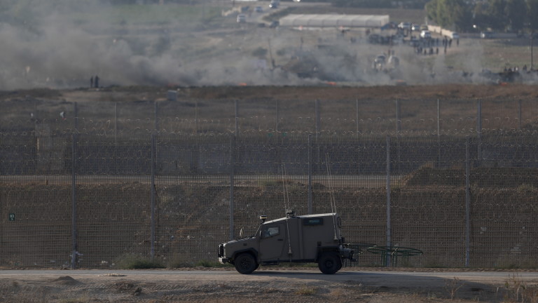 Най-малко 12 души са убити удар по цивилен конвой, бягащ