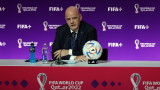 Джани Инфантино в нова роля: Президентът на ФИФА свири мач в Катар