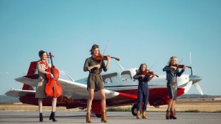 Момичетата от Destiny Quartet получават знак от великата Тина Търнър