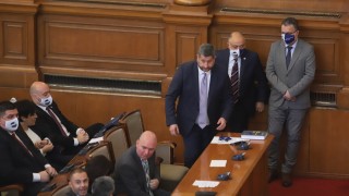 Христо Иванов не може да наложи вето за бивши служители на ДС във властта