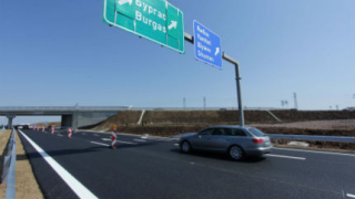 Катастрофирал ТИР затруднява движението по магистрала "Тракия"