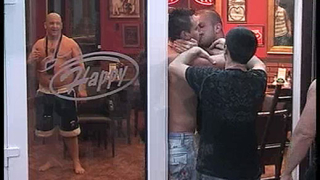 Мъже се целунаха до кръв – в „Big Brother Family”