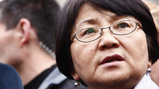 Роза Отунбаева ръководи Киргизстан
