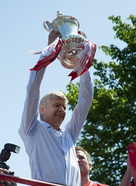 Венгер остава до 2017 г.