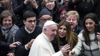 Папа Франциск настоя че Коледа не може да е само