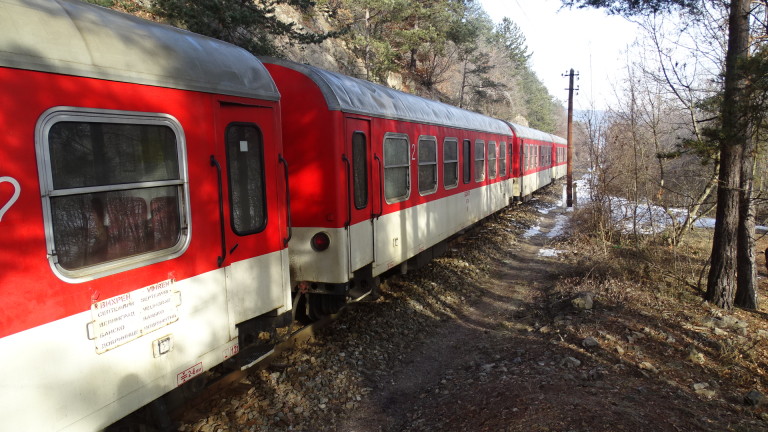 Авария в локомотива на бързия влак София - Кулата стана