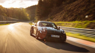 Porsche 911 постави рекорд на Нюрбургринг за серийни автомобили (Видео)