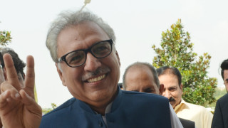 Пакистан има нов президент Това е д р Арис Алви стоматолог и