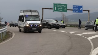 Втори ден с километрична опашка за влизане в София