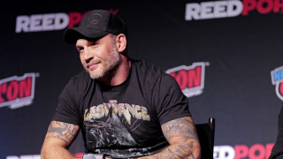 Комбинацията между Том Харди и Пиърс Броснан е нещо което със