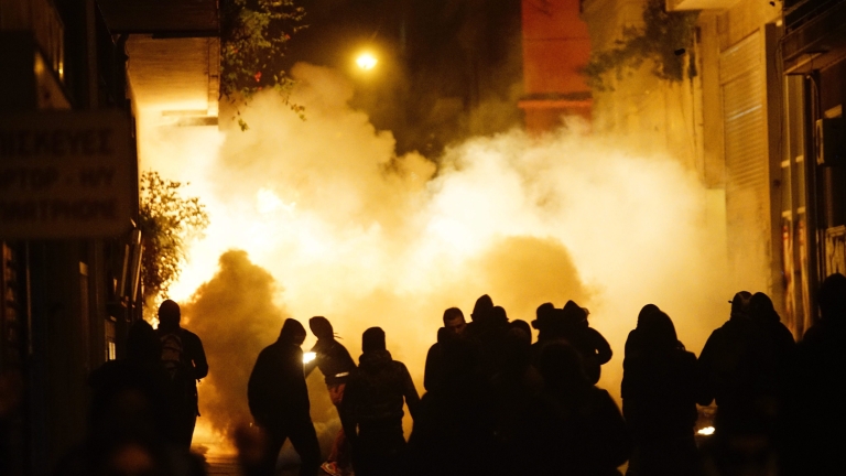 Анархисти провокираха размирици в Атина