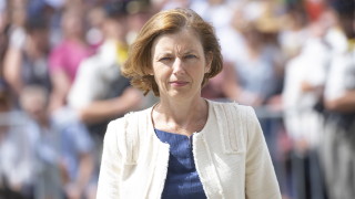 Франция трябва да намали зависимостта си от американски компоненти в