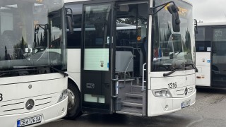 Служител на автотранспорта се е барикадирал тази сутрин в кабинета