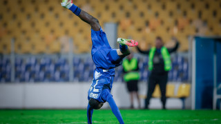 Защитникът на Левски Оливер Камдем вече тренира на пълни обороти