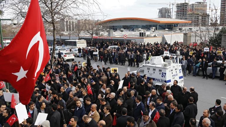 Анкара обяви религиозната група на Гюлен за терористична организация