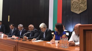 Премиерът Бойко Борисов вицепремиерът Валери Симеонов и екоминистърът Нено Димов