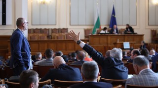 Депутатите скочиха срещу предложението на председателя на 49 ото Народно събрание