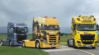 Уникални тунинговани влекачи започнаха да пристигат на летище Лесново за