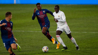 Само Тибо Куртоа и Ферлан Менди са сред често използваните от