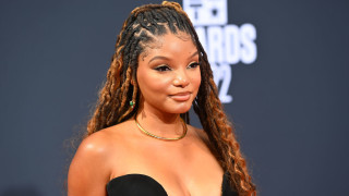 Хали Бейли еволюира заедно с героинята си Ариел докато заснема