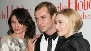 Когато излиза по време на коледните празници през 2006 г