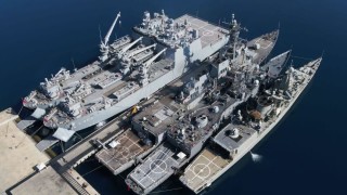 Гръцки кораби участват във военни маневри на НАТО край турския бряг