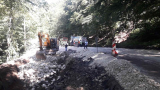 За този час е обявено възстановяването движението през прохода Петрохан в участъка