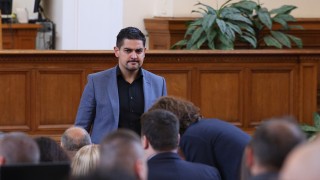 Депутатът от коалицията ПП ДБ Радостин Василев се отказва от депутатския